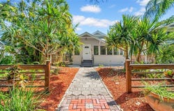 220 19TH AVENUE S, ST PETERSBURG, FL 33705