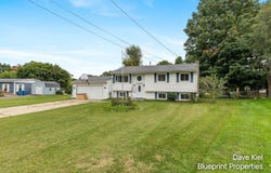 131 Manor Drive, Middleville, MI 49333