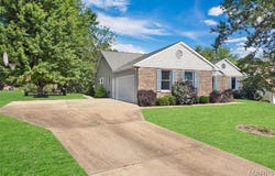 8 Grayson Ridge Drive, Washington, MO 63090