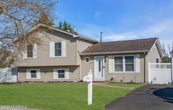 1233 Pacific Avenue, Beachwood, NJ 08722