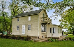 2471 Fairview Avenue, Waverly, IA 50677
