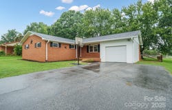329 Chestnut Street, Yadkinville, NC 27055