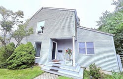 523 Hellwig Lane, West Islip, NY 11795