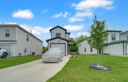 36 Trinity Cir, Lockhart, TX 78644