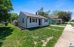 276 E 3rd St, Parker, SD 57053