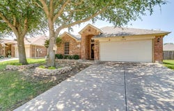 1004 Pebblecreek Drive, Burleson, TX 76028