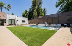 17520 Embassy Dr, Encino, CA 91316