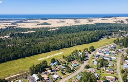 465 N 8TH St, Lakeside, OR 97449