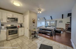 19 Middle Village Way, Tannersville, PA 18372