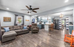 1420 Raymond Rd, Shepherdsville, KY 40165