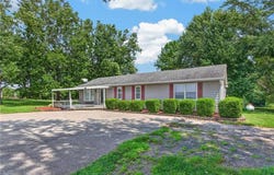 21405 S Harper Road, Peculiar, MO 64078