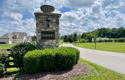 7001 Highgrove Ln, Crestwood, KY 40014