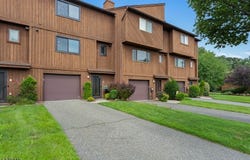 51 Metro Vista Dr, Hawthorne Boro, NJ 07506-3433