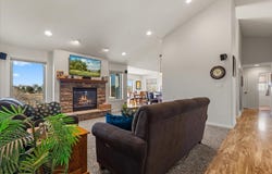 65 Rushmore Ln, Hartford, WI 53027