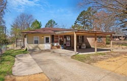 145 Broome St, CHARLESTON, MS 38921