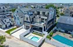27 Spruce Road, Ocean City, NJ 08226
