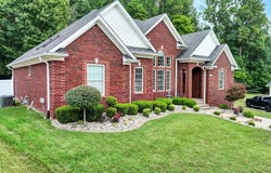 9007 Hi View Ln, Louisville, KY 40272