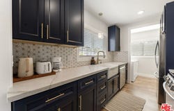 5726 Los Angeles St, Oakland, CA 94608