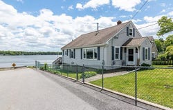 4 Lake Avenue, Tiverton, RI 02878