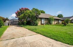 4404 Three Oaks Drive, Arlington, TX 76016