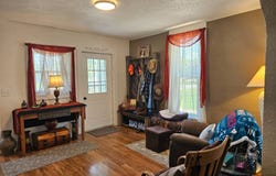 917 H Avenue, Central City, NE 68826