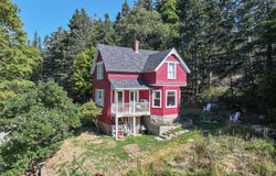9 Cottage Lane, Stonington, ME 04681