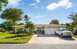 906 NW 83rd Dr, Coral Springs, FL 33071