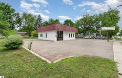 725 E Center, Ithaca, MI 48847