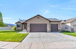 2454 E OX YOKE Dr, Eagle Mountain, UT 84005
