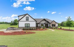 1030 Vista Bay, White Plains, GA 30678