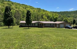 1414 Ossia Road, Duck, WV 25063