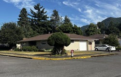 47858 W 1ST ST, Oakridge, OR 97463