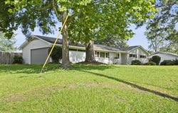 307 Hillendale Dr., Hattiesburg, MS 39402