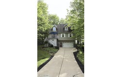 677 Floral Valley E, Howard, OH 43028