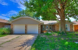 804 Royal Lane, Yukon, OK 73099