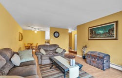 8894 Knight Avenue, Des Plaines, IL 60016