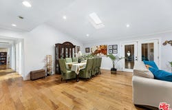 20628 Clark St, Woodland Hills, CA 91367