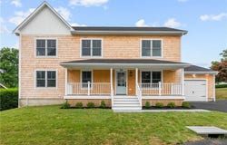 24 Perry Avenue, Middletown, RI 02842