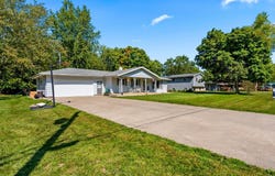 2006 Oakwood Drive, Warsaw, IN 46580-2335