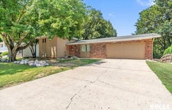 900 ROANOKE Drive, Springfield, IL 62702