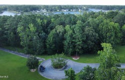 162 Sunshine Drive, Arapahoe, NC 28510