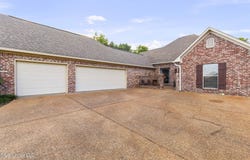 606 Clubhouse Drive, Pearl, MS 39208