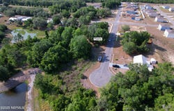 204 VILLAGE Drive, Welaka, FL 32193