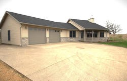 23551 274th, La Motte, IA 52054