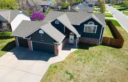 5240 E Ashton Ct, Bel Aire, KS 67220