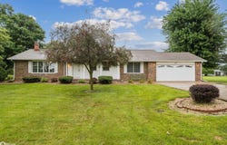 616 W Maple St, Stronghurst, IL 61480