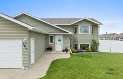 3400 15TH ST, Minot, ND 58701