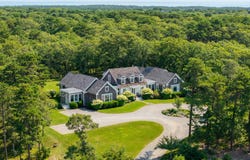 8 Paddock Road, Oak Bluffs, MA 02557