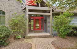 W313n4961 Chapel Ridge Rd, Hartland, WI 53029
