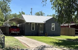 1123 BINKLEY Avenue, Dumas, TX 79029-5036